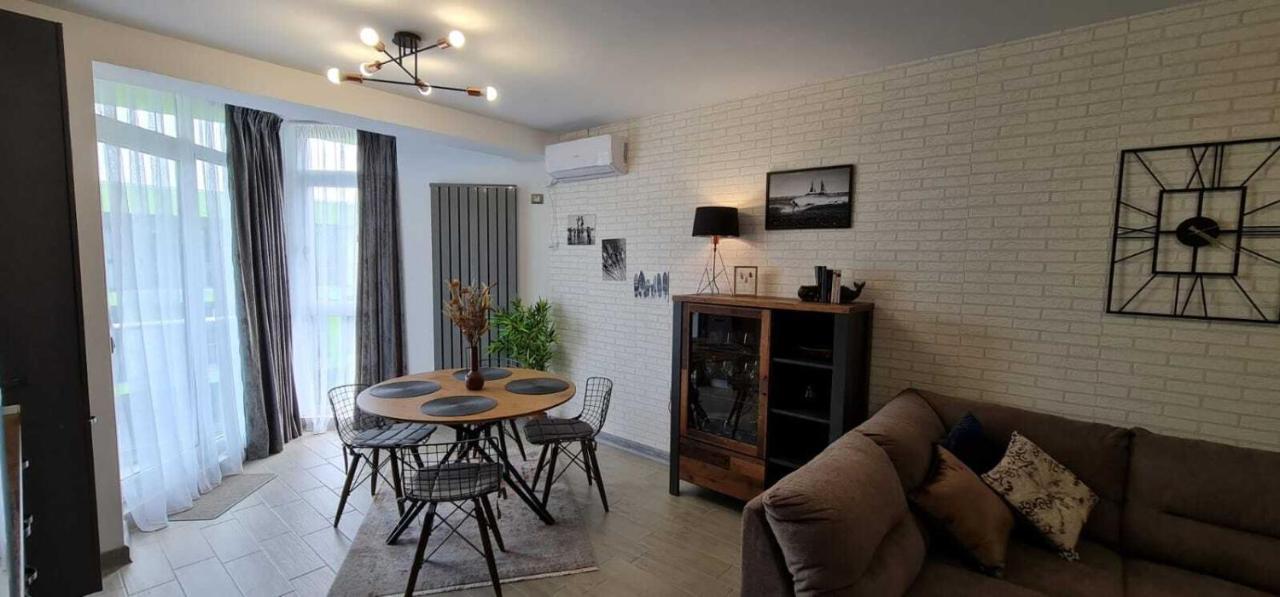Vintage Breeze Apartment - Spa Pools Resort Mamaia Exteriör bild