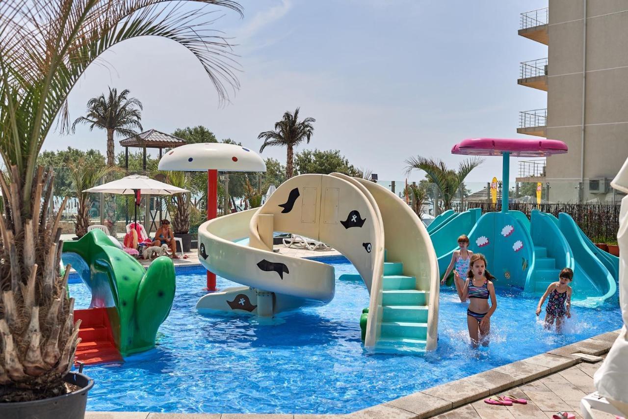 Vintage Breeze Apartment - Spa Pools Resort Mamaia Exteriör bild