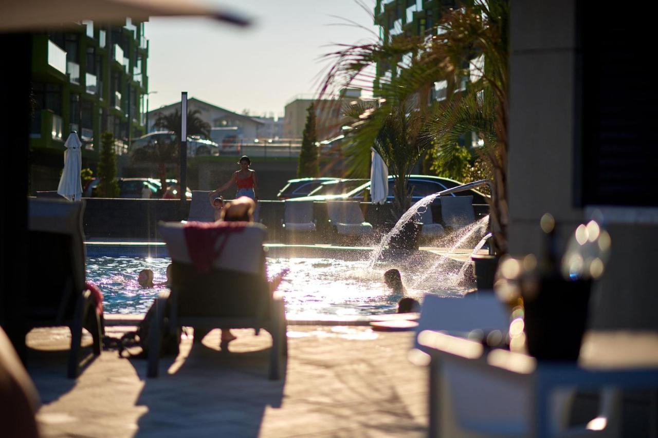 Vintage Breeze Apartment - Spa Pools Resort Mamaia Exteriör bild