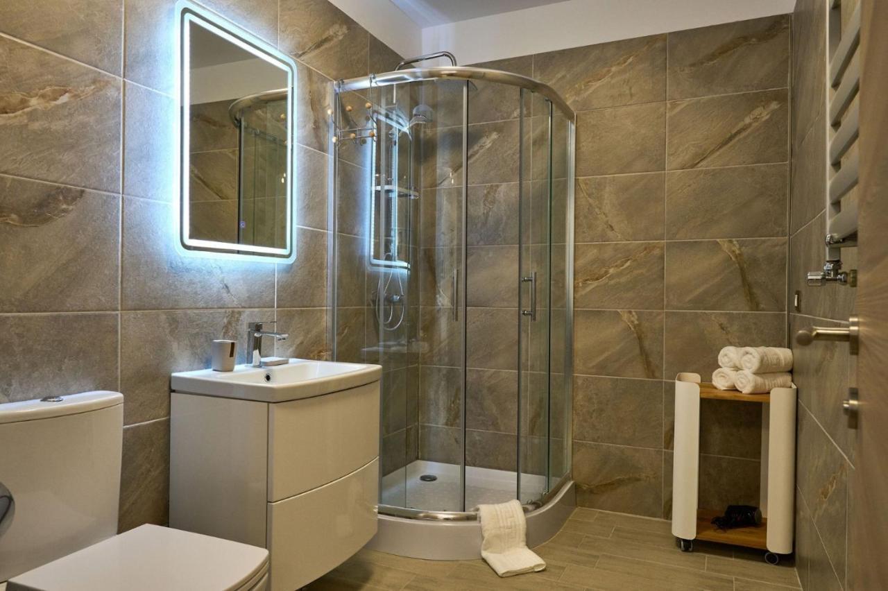 Vintage Breeze Apartment - Spa Pools Resort Mamaia Exteriör bild