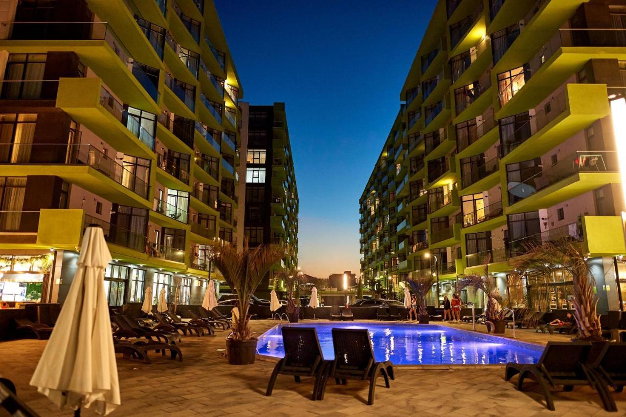 Vintage Breeze Apartment - Spa Pools Resort Mamaia Exteriör bild