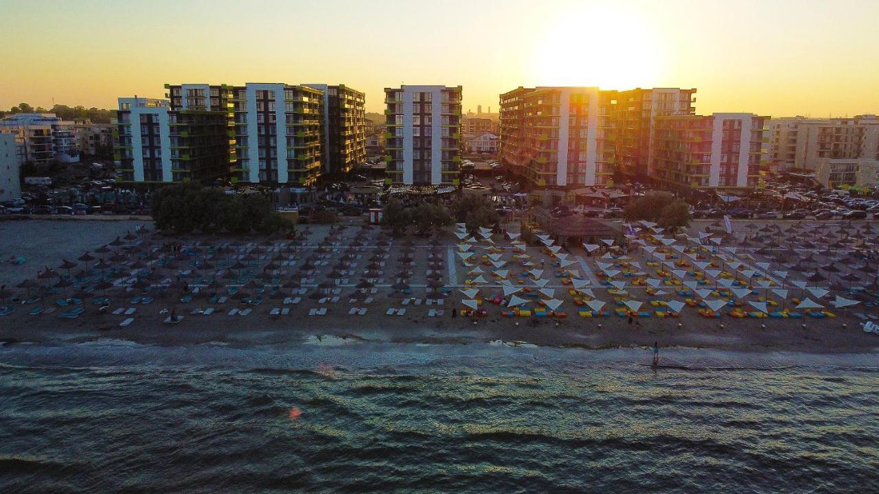 Vintage Breeze Apartment - Spa Pools Resort Mamaia Exteriör bild