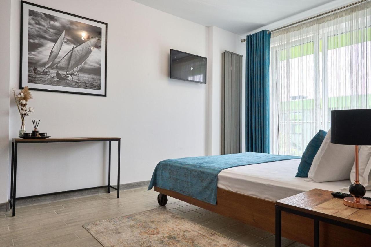 Vintage Breeze Apartment - Spa Pools Resort Mamaia Exteriör bild